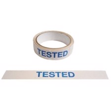 Tape "TESTED" - 24 mm. x 50 meter. Blå tekst på hvid
