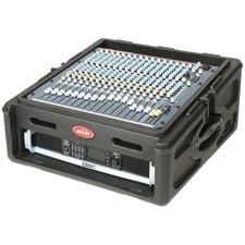 10 Unit for topmontering samt 6 Unit på fronten til forstærker og effekter. - SKB-R102